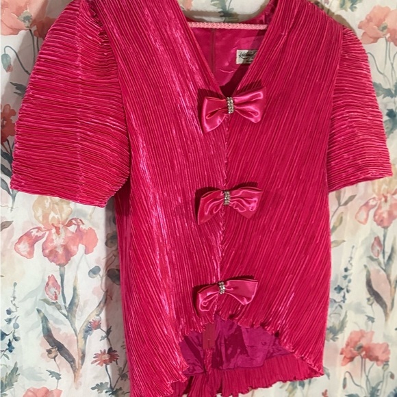 Vintage Elegant Pink Blouse with Bow Accents - Picture 3 of 11